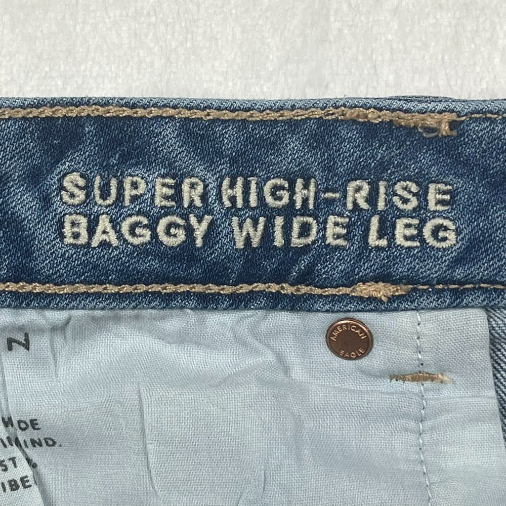 American Eagle Super High Rise Baggy Wide Leg Jeans Womens 14 Light Wash Stretch - Picture 2 of 16